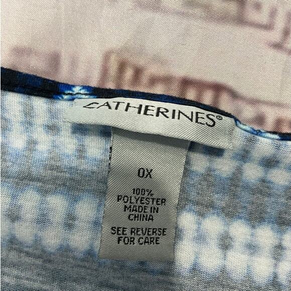 Catherines Tee Shirt Womens 0X 14/16 Short Sleeves Geometric Cut Out Neck - Picture 2 of 10